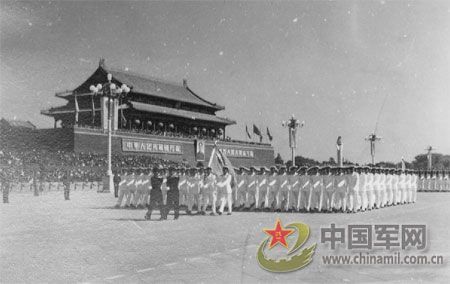 1959年國(guó)慶 逢十大閱兵盛況空前