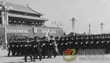 1959年國(guó)慶 逢十大閱兵盛況空前