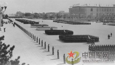 1959年國(guó)慶 逢十大閱兵盛況空前