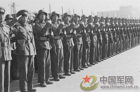 1959年國(guó)慶 逢十大閱兵盛況空前