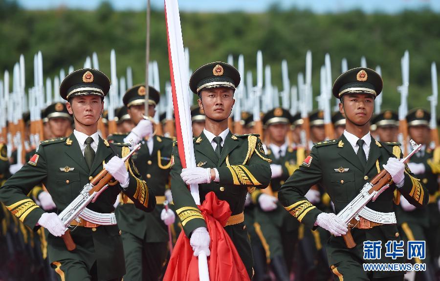 走近升旗儀式護(hù)衛(wèi)方隊(duì)