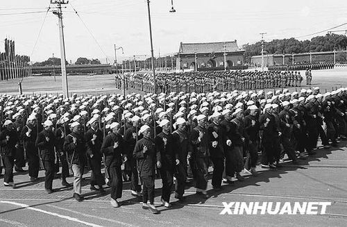 1951年國慶2周年閱兵(組圖)
