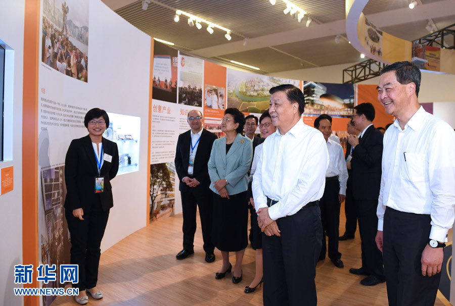 6月26日，中共中央政治局常委、中央書記處書記劉云山在國家博物館參觀香港回歸祖國20周年成就展。新華社記者 饒愛民 攝